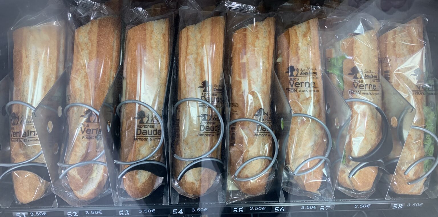 [Où étais-je le... ?] 05 juin 2023, devant un distributeur de sandwichs où soudain surgit la gastro-...