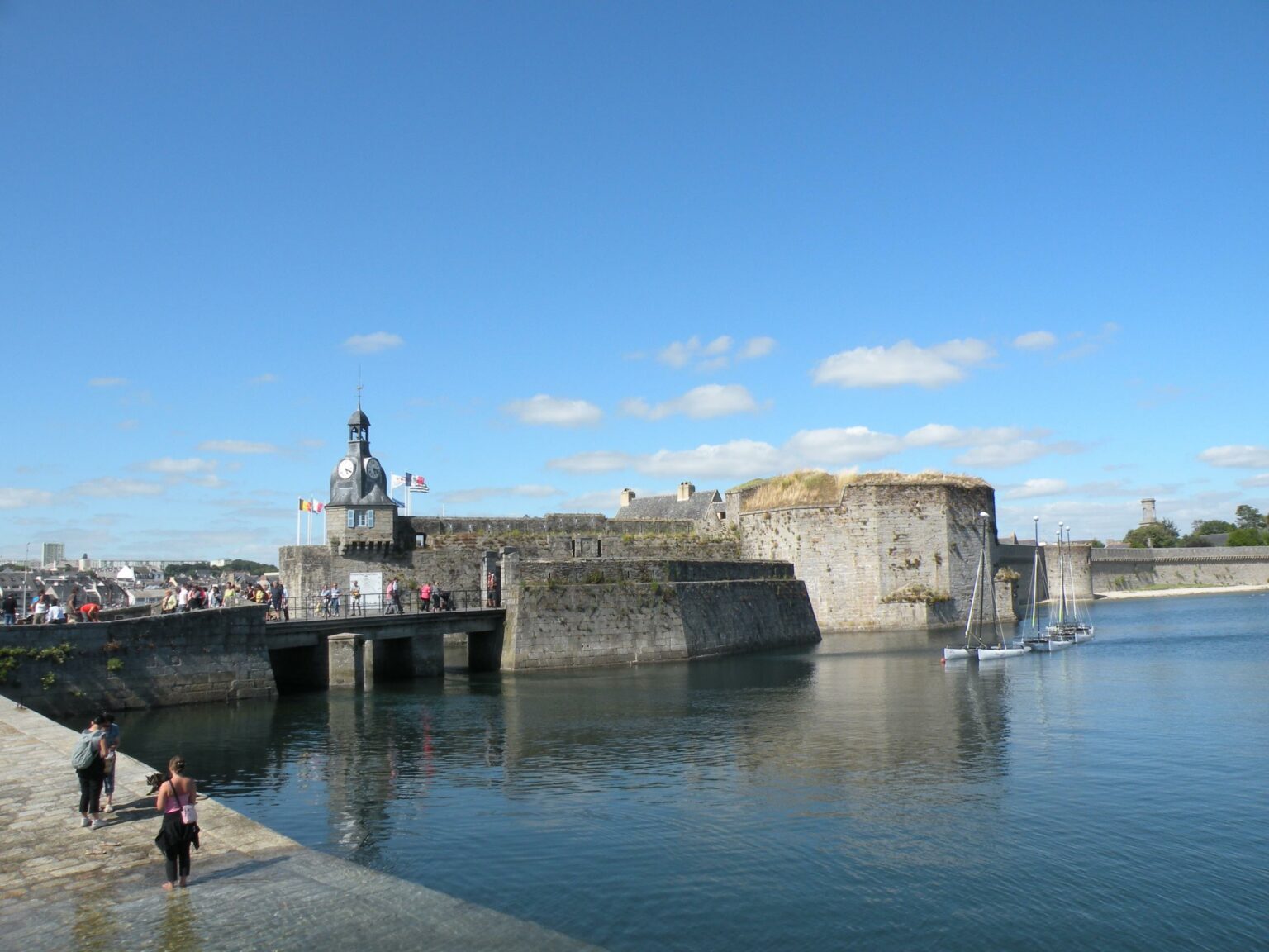 [Où étais-je le... ?] 19 juillet 2008, avec un chien jaune à Concarneau