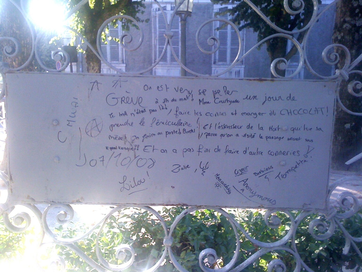 [Où étais-je le... ?] 03 octobre 2009, à Pau, devant des graffitis