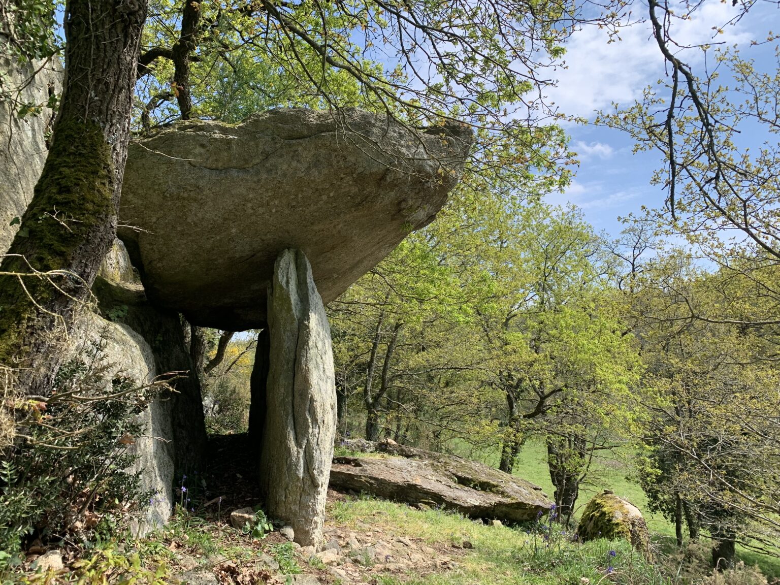 [Où étais-je le... ?] 21 avril 2023, devant le rocher de Mélusine